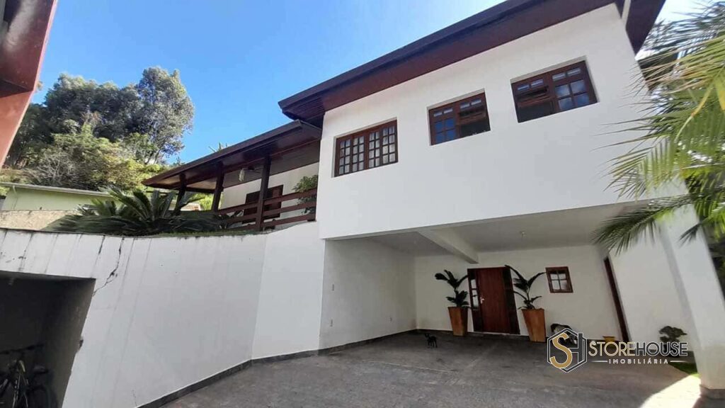 Descubra o charme de Serra Negra com esta casa.
