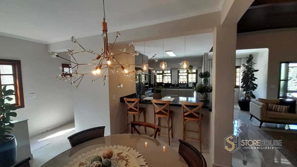 Descubra o charme de Serra Negra com esta casa.