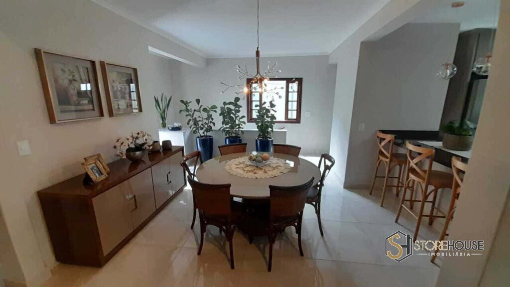 Descubra o charme de Serra Negra com esta casa.