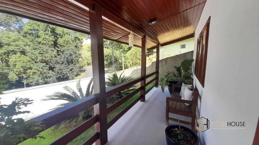 Descubra o charme de Serra Negra com esta casa.