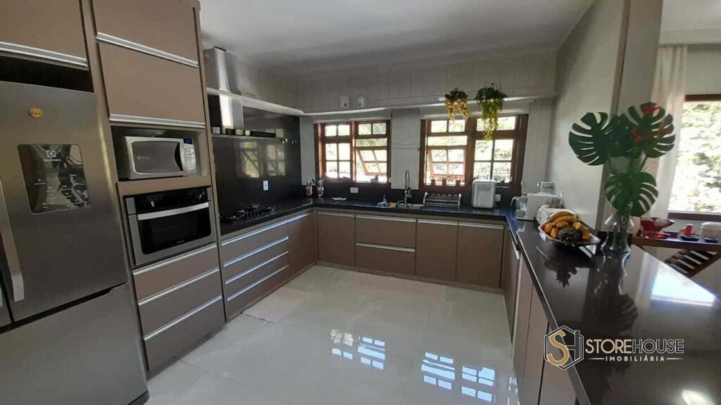 Descubra o charme de Serra Negra com esta casa.