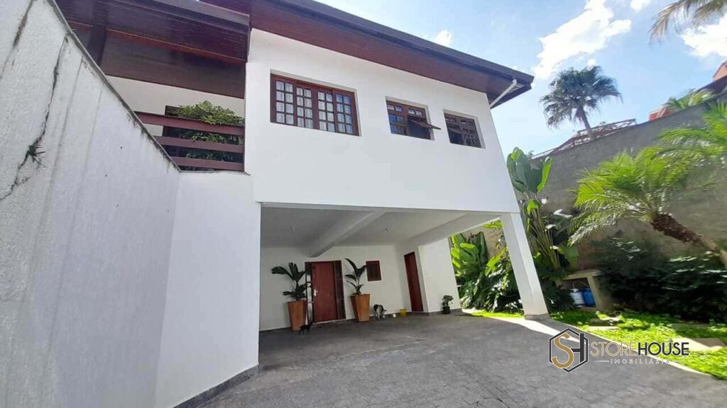 Descubra o charme de Serra Negra com esta casa.