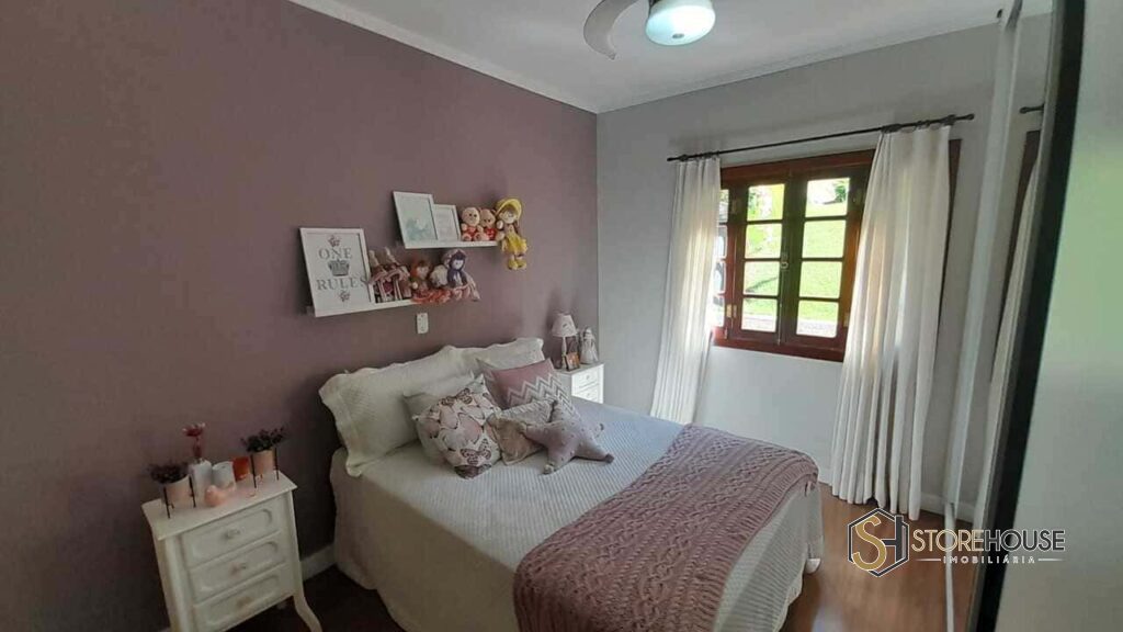 Descubra o charme de Serra Negra com esta casa.