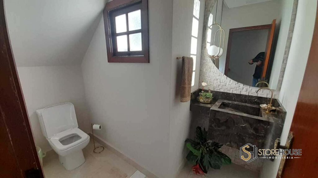 Descubra o charme de Serra Negra com esta casa.